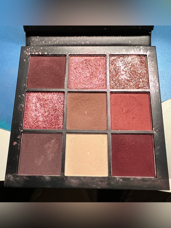 HUDA BEAUTY Other - HUDA BEAUTY mauve 9 colours eyeshadow